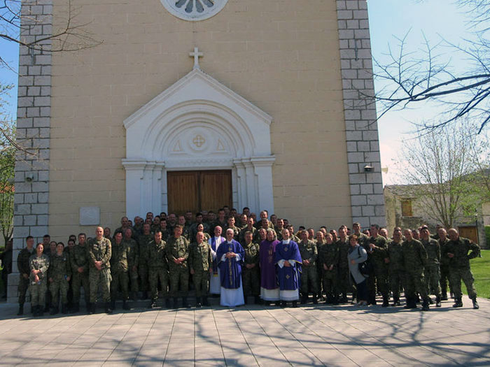 Hrvatska vojska u duhovnoj posjeti stolačkoj župi 2017.