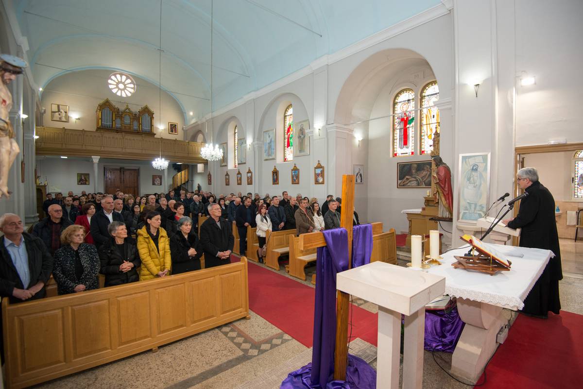 Generalni vikar naših biskupija don Željko Majić predslavio sv. Misu u Stocu i održao predavanje za bračne parove naše župe, u Prvu korizmenu nedjelju, 1. ožujka 2020.